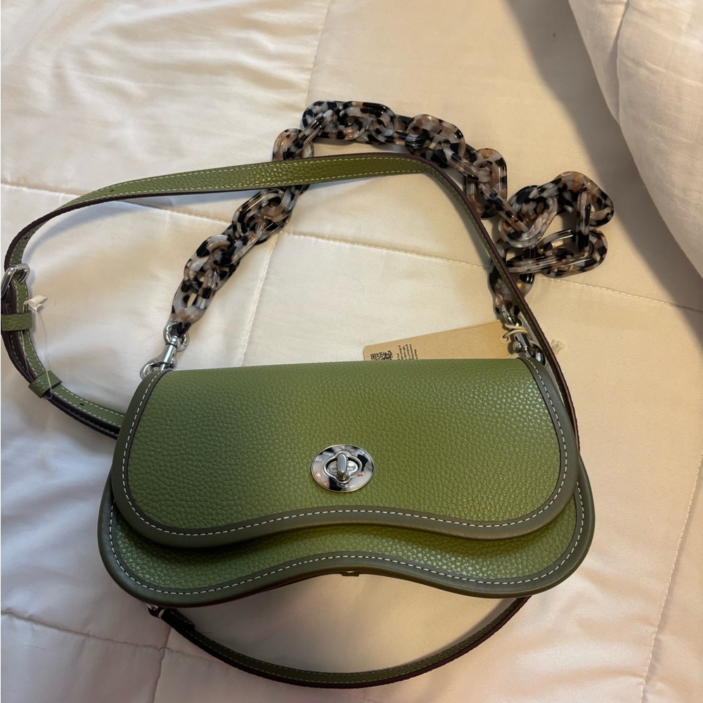 NEW WITHOUT TAG! Elegant Olive Green Crossbody Bag with Chain Strap